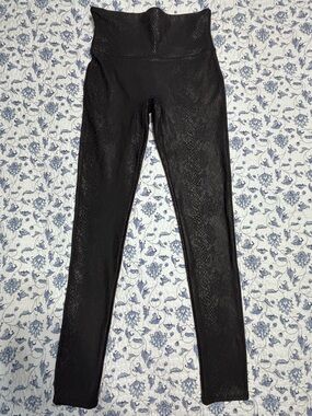 Spanx faux leather Leggings Size Medium black with snake print.